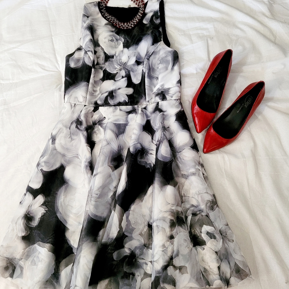 Gorgeous RW&CO floral cocktail dress with pockets